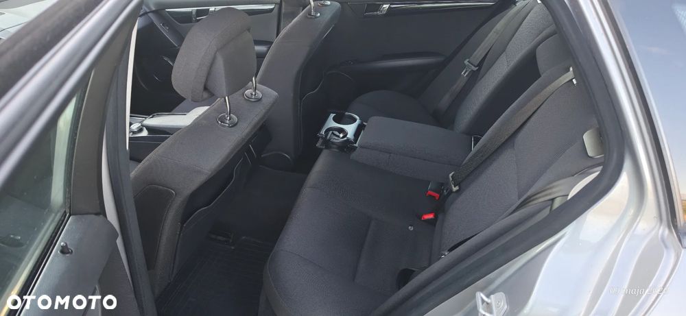 Mercedes-Benz Klasa C 180 Kompressor BlueEFFICIENCY Avantgarde - 25