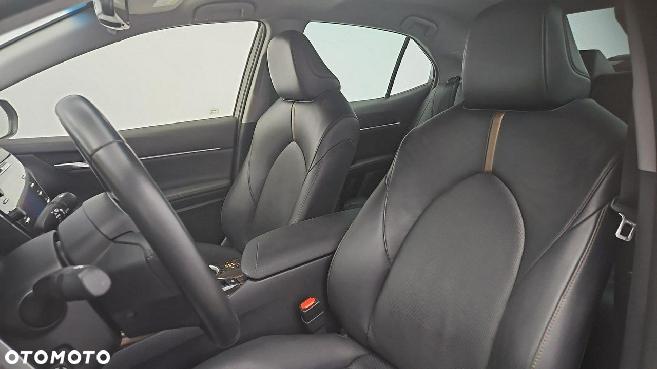Toyota Camry - 11