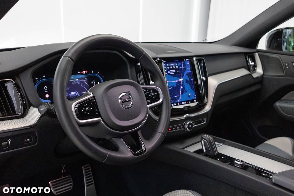 Volvo XC 60 B4 D AWD Plus Dark - 14