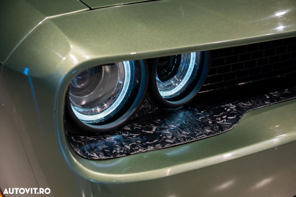 Dodge Challenger - 8