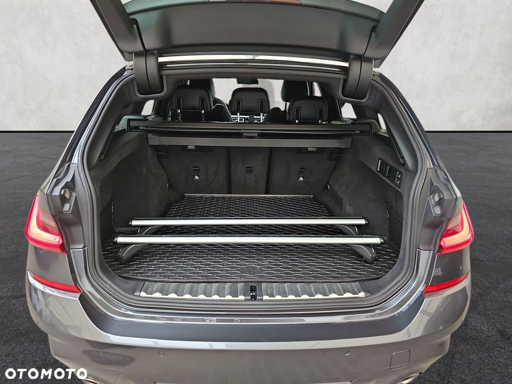BMW Seria 3 320d xDrive - 33