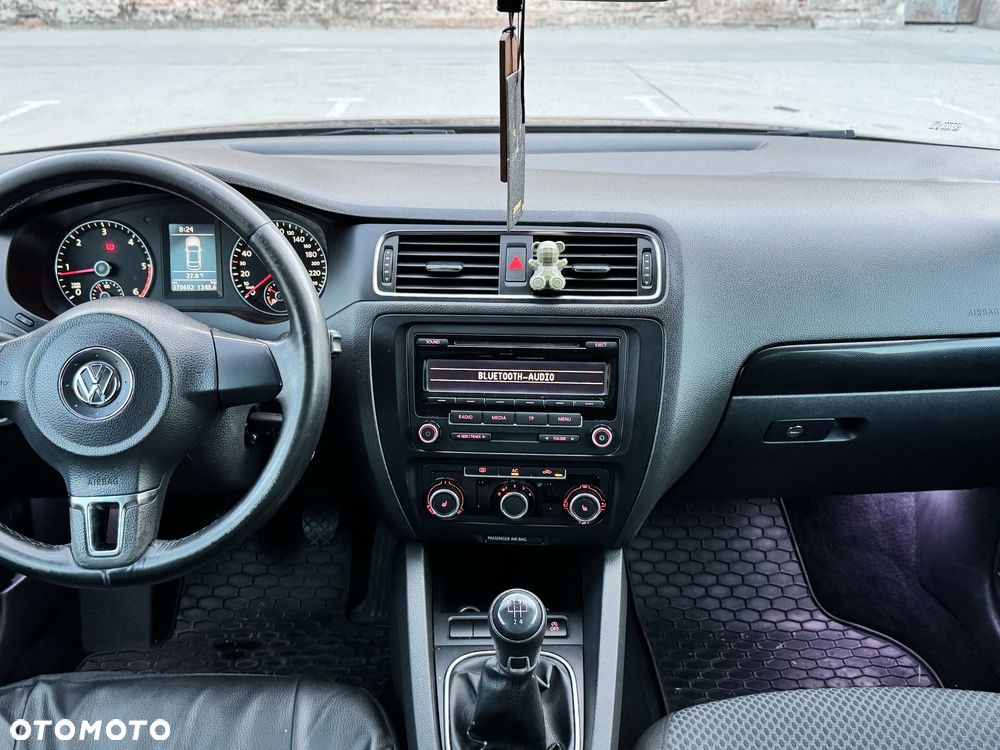 Volkswagen Jetta - 7