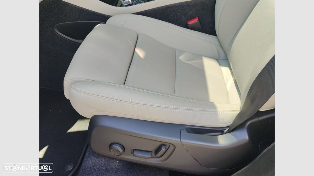 Volvo XC 40 2.0 B3 Plus Dark - 14
