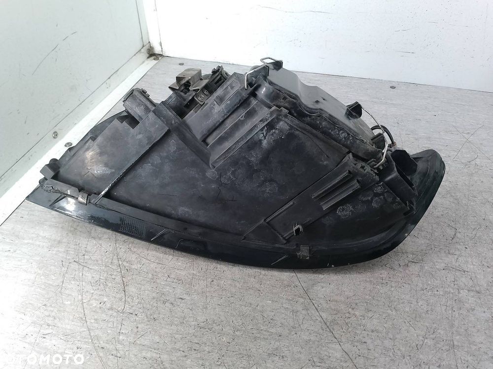 LAMPA PRZÓD PRAWA XENON VOLVO S40 II - 2