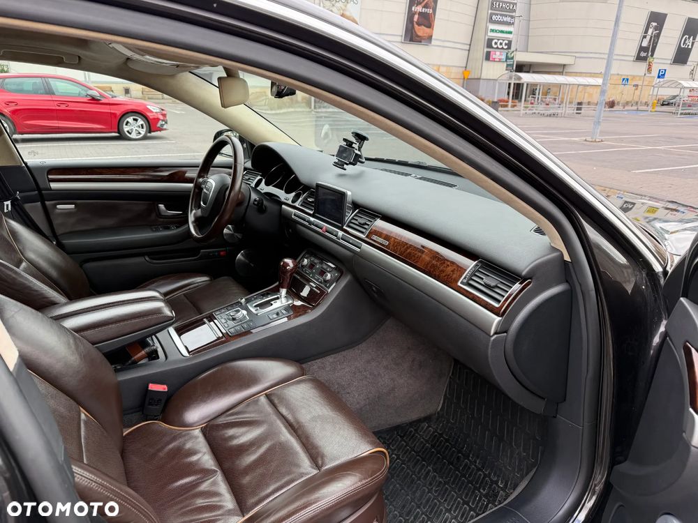 Audi A8 4.2 L Quattro - 16