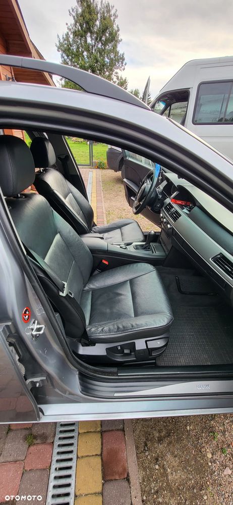 BMW Seria 5 525d Touring - 9