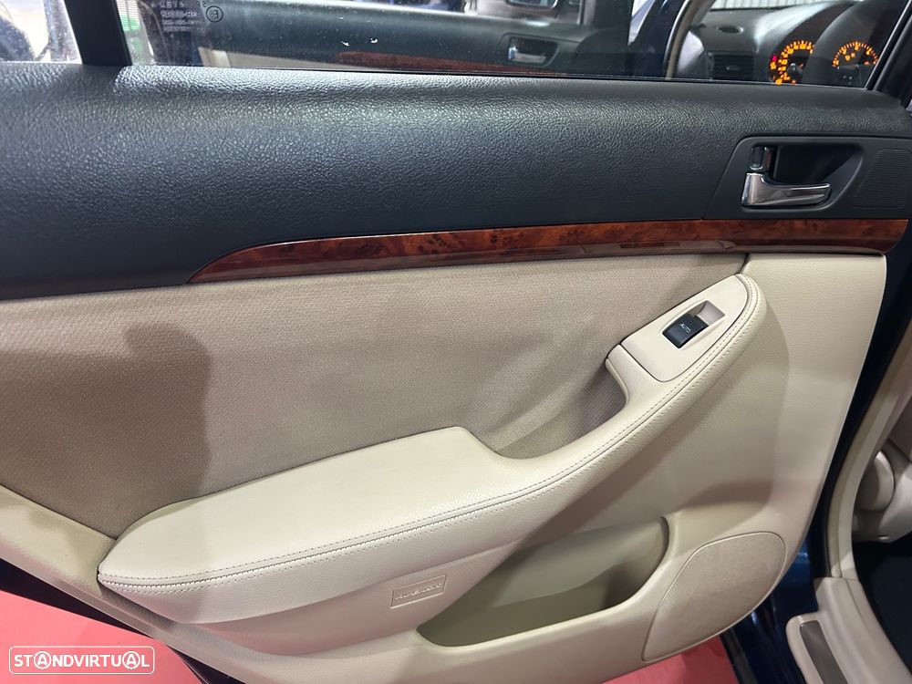 Toyota Avensis SD 2.0 D-4D Sol S/GPS - 18