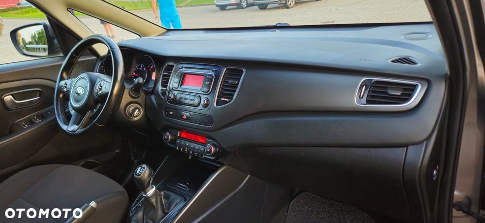 Kia Carens 1.7 CRDi L 7os - 12