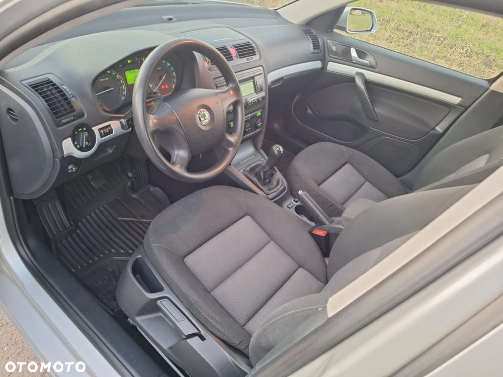 Skoda Octavia 1.6 Elegance - 4