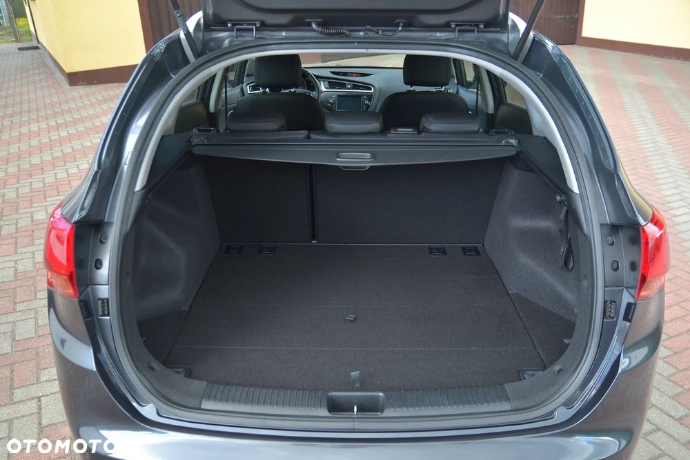 Kia Ceed 1.6 CRDi 136 ISG Dream Team Edition - 26
