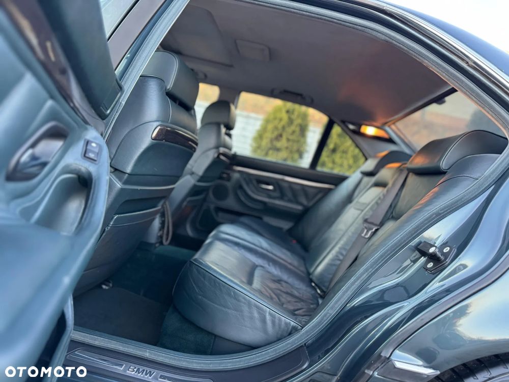BMW Seria 7 750i - 16