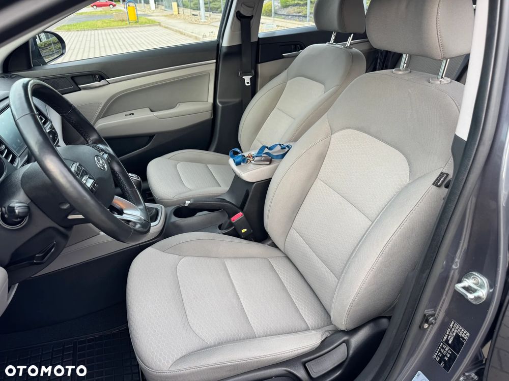 Hyundai Elantra - 13