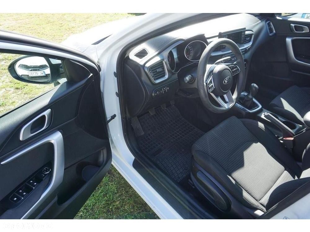 Kia Ceed - 14