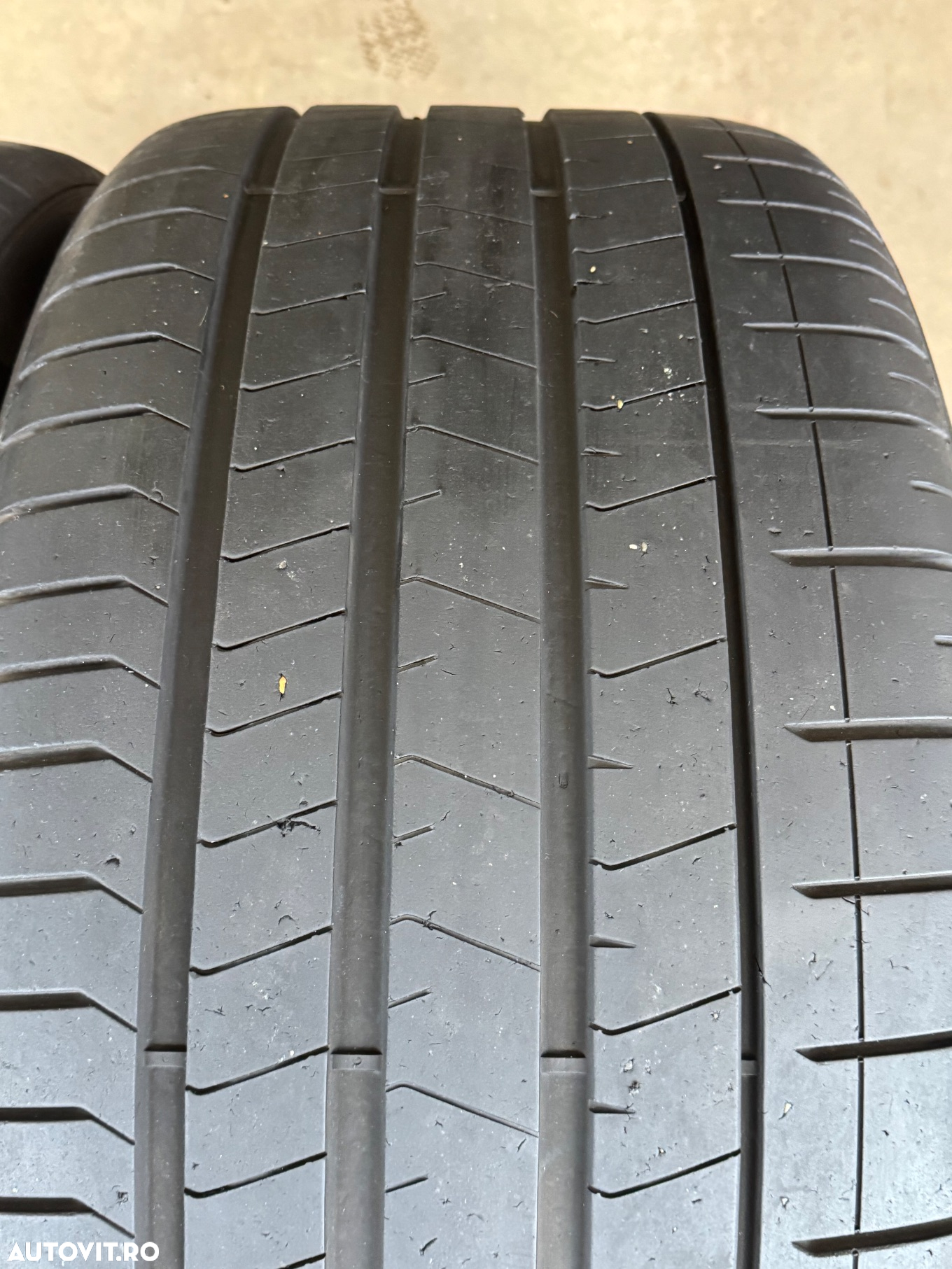 Vând 2 anvelope 325/30/23 Pirelli de vară ca noi - 3