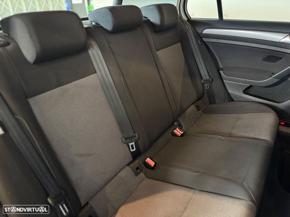 VW Golf 1.6 TDi BlueMotion Trendline - 34
