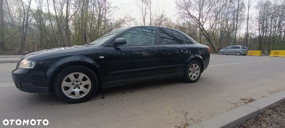 Audi A4 Limousine - 8