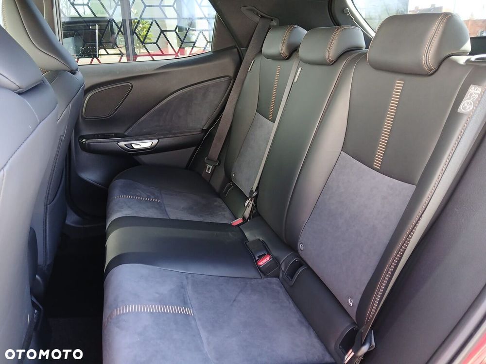 Lexus LBX 1.5 Hybrid Cool - 8