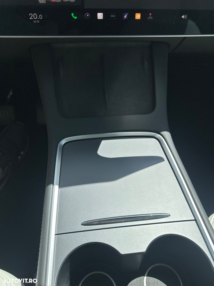 Tesla Model Y - 24