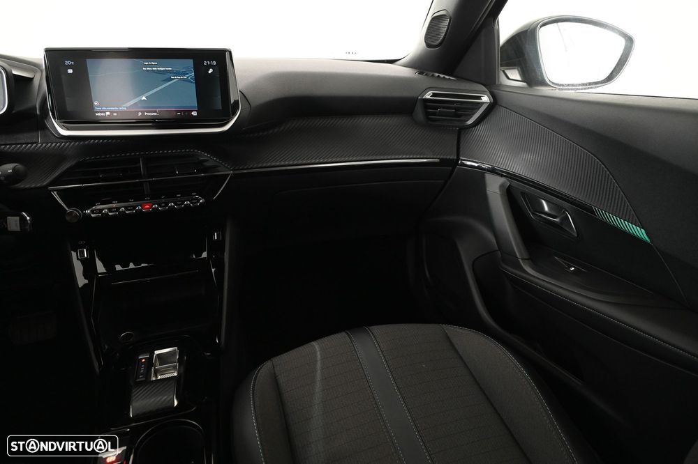 Peugeot 2008 1.2 PureTech Allure Pack EAT8 - 17