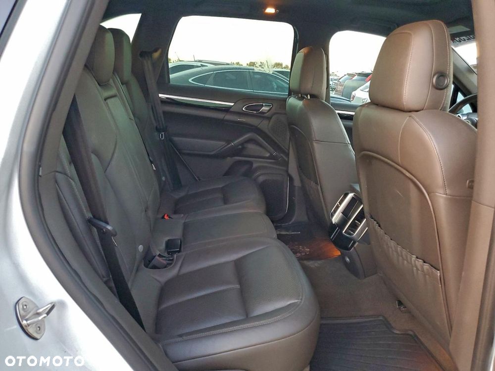 Porsche Cayenne - 10