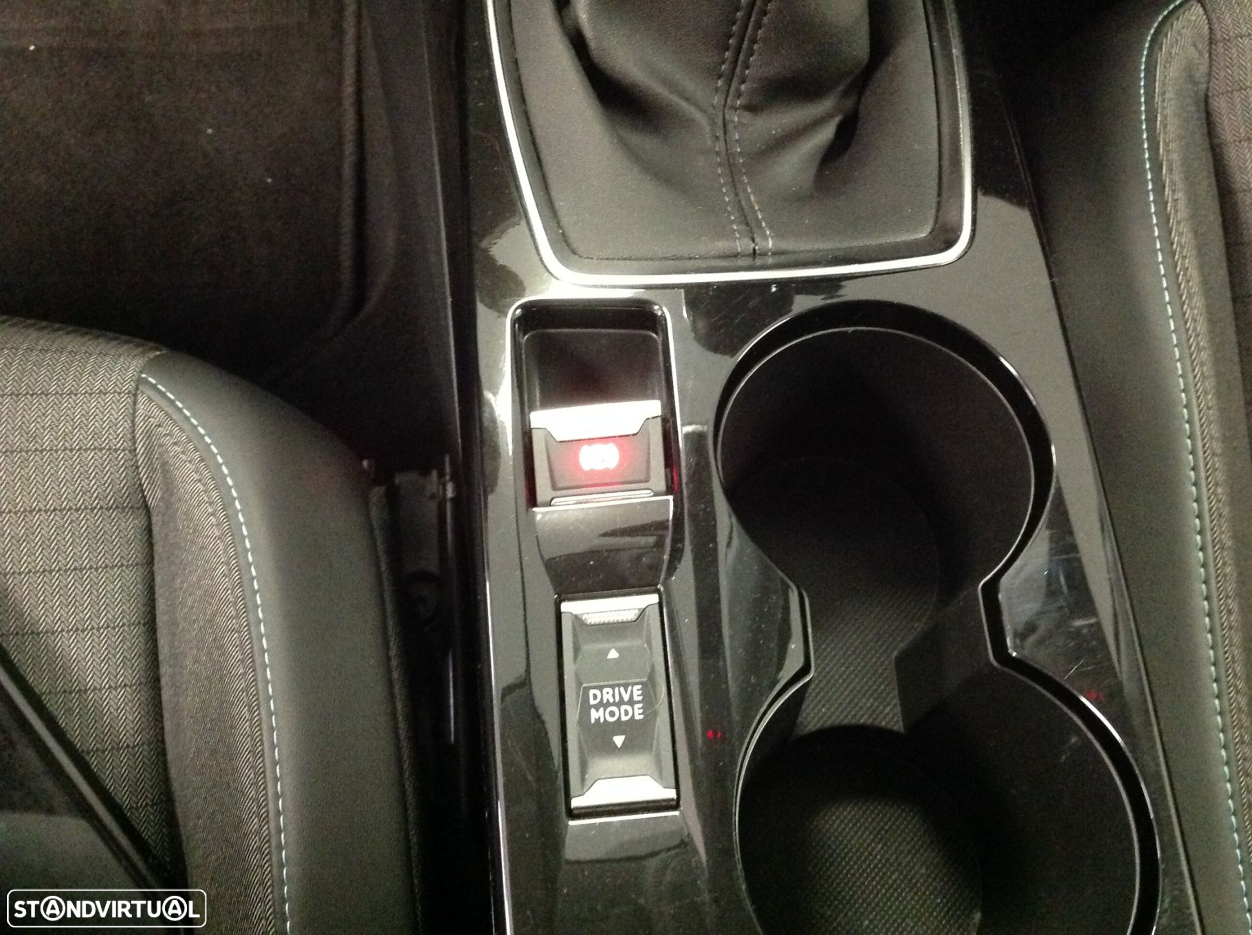 Peugeot 208 1.2 PureTech Allure - 44