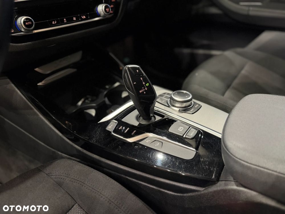 BMW X3 xDrive20d Advantage - 10