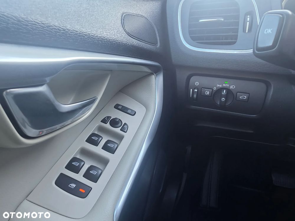 Volvo V40 - 18