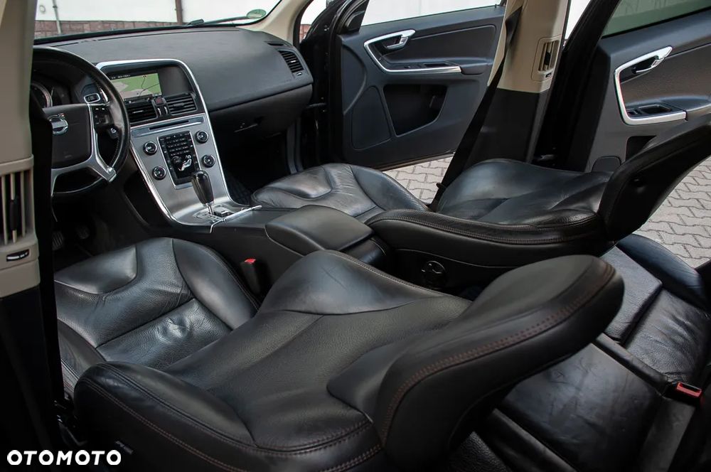 Volvo XC 60 D5 AWD Geartronic Momentum - 30