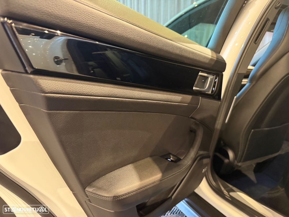 Porsche Panamera Sport Turismo 4 E-Hybrid Platinum Edition - 37