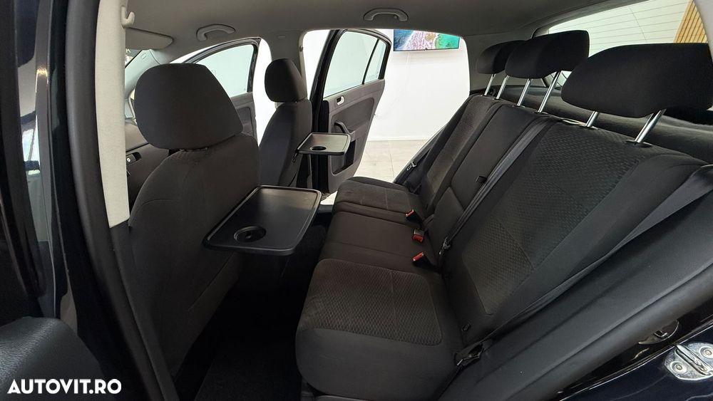 Volkswagen Golf Plus - 11