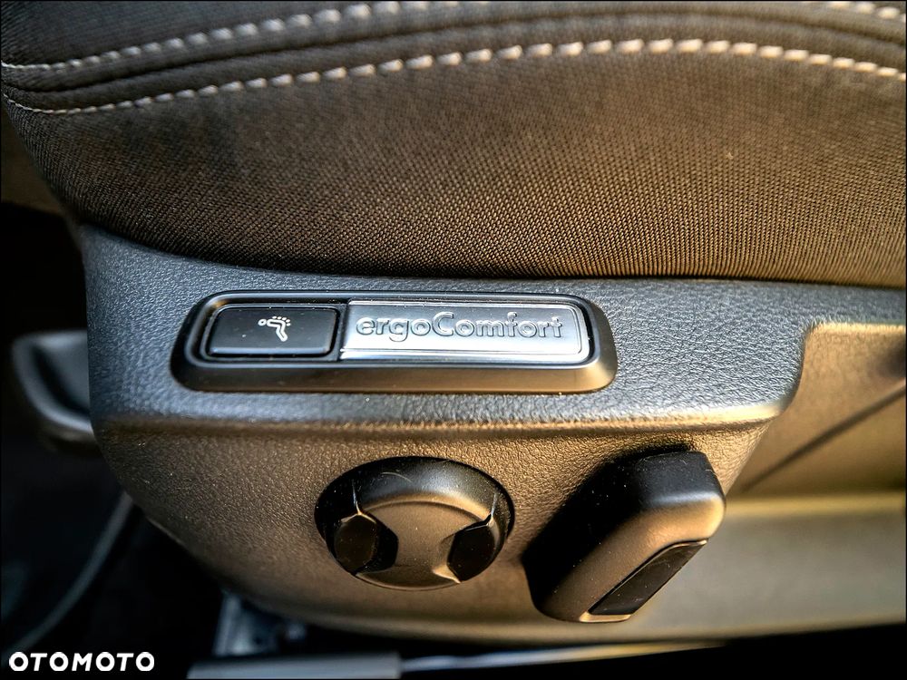 Volkswagen Passat - 33
