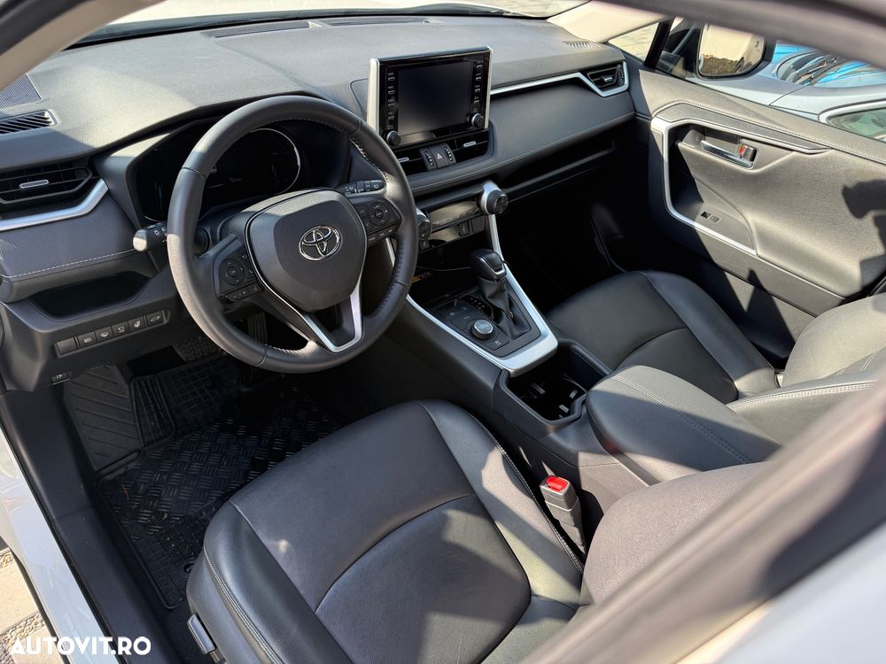 Toyota RAV4 - 6