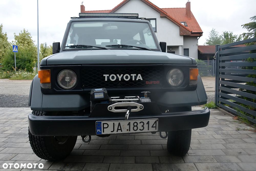 Toyota Land Cruiser - 4