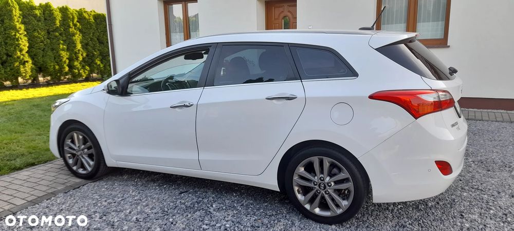 Hyundai i30 blue Kombi 1.6 GDi YES Gold - 2