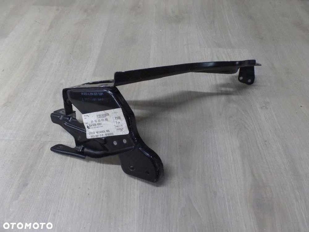 MERCEDES C KLASA W204 OKULAR PASA PRZEDNIEGO PRAWY A2046201091 - 1