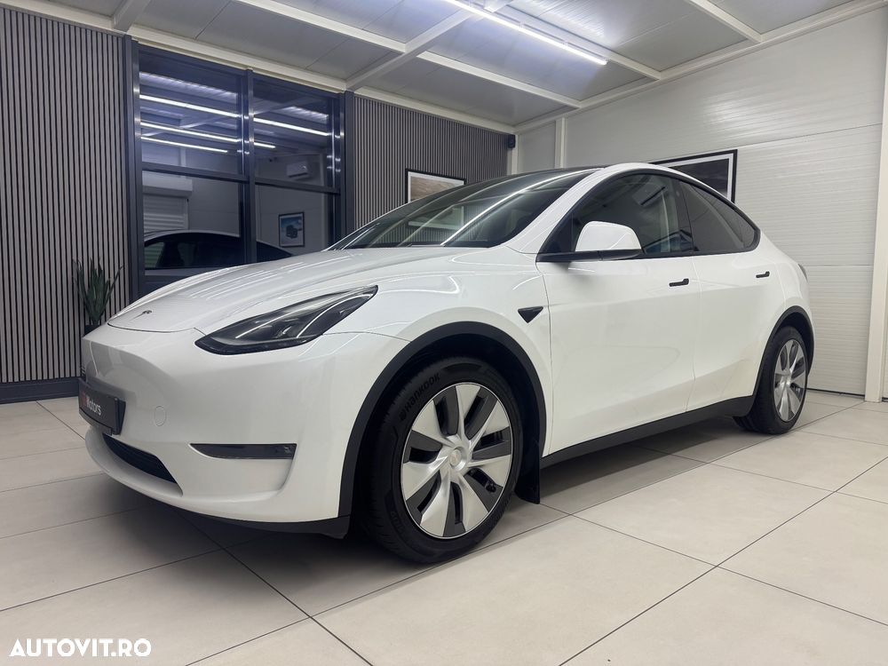 Tesla Model Y Long Range Dual Motor AWD - 1