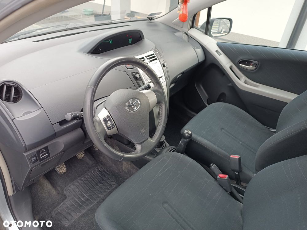 Toyota Yaris 1.3 - 12