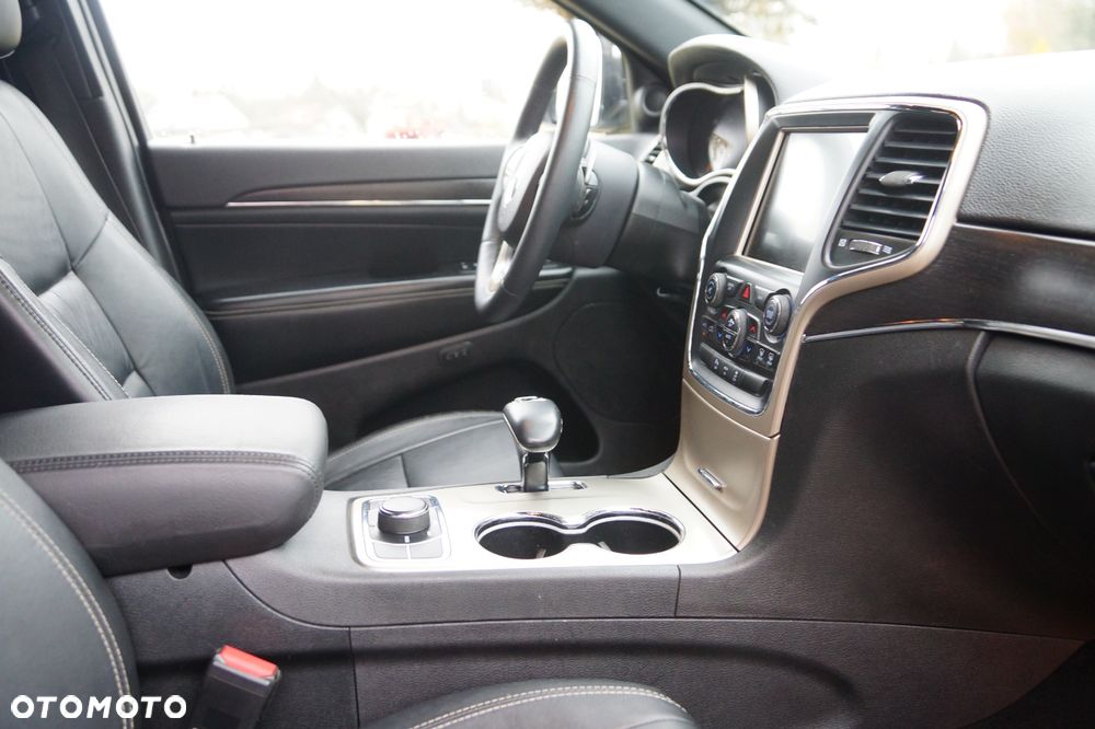 Jeep Grand Cherokee - 24