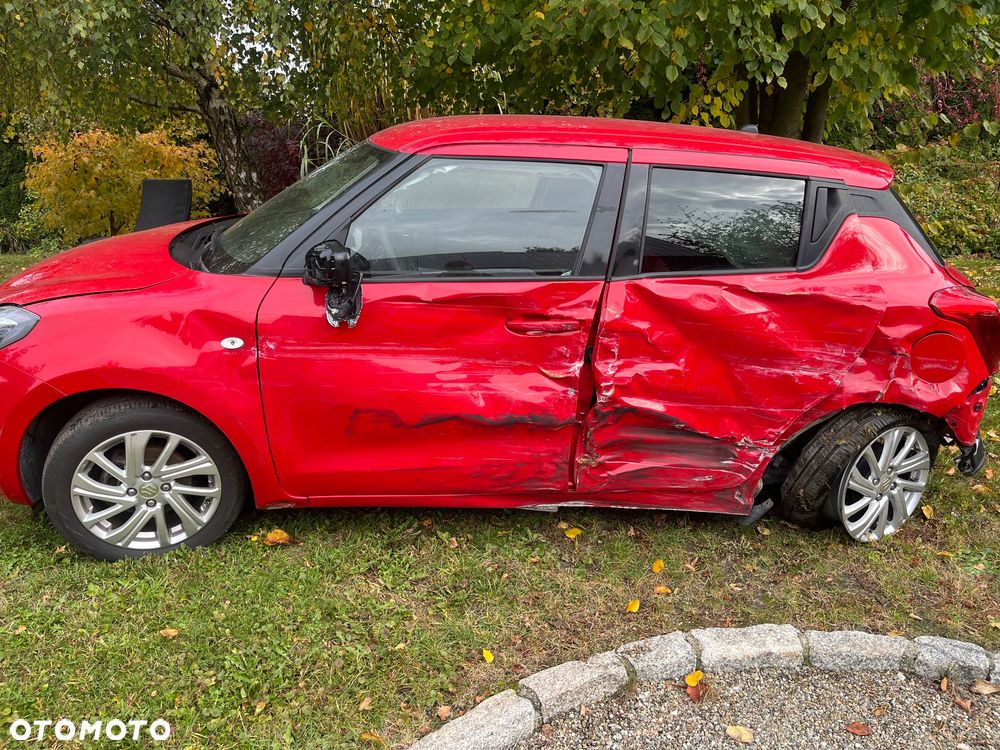 Suzuki Swift 2023 photo 2