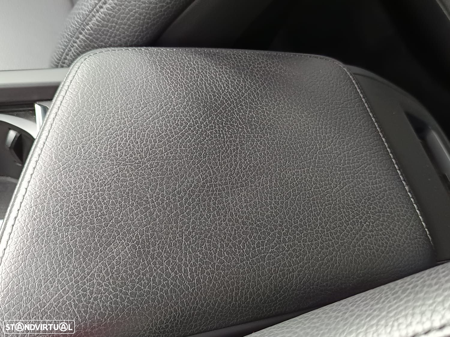Volvo V60 2.0 B4 Momentum Plus Geartronic - 23