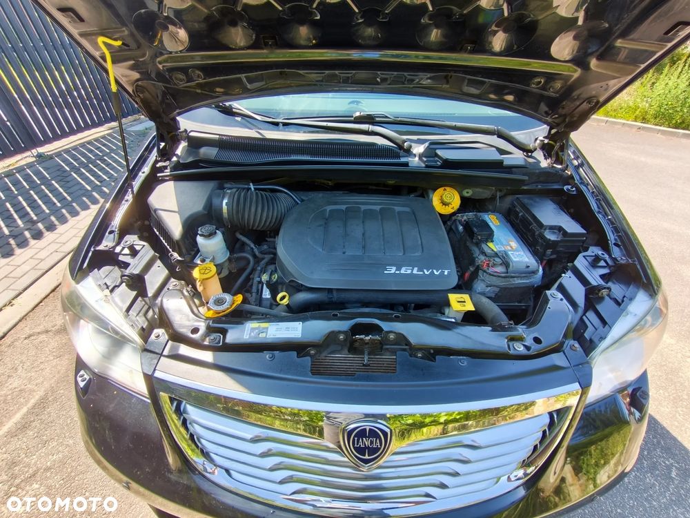 Lancia Voyager 3.6 Platinum - 11