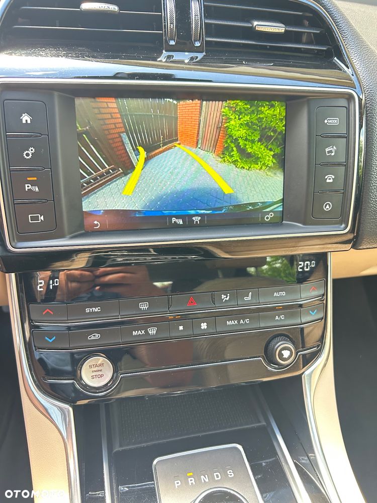 Jaguar XE 2.0 T Prestige - 15