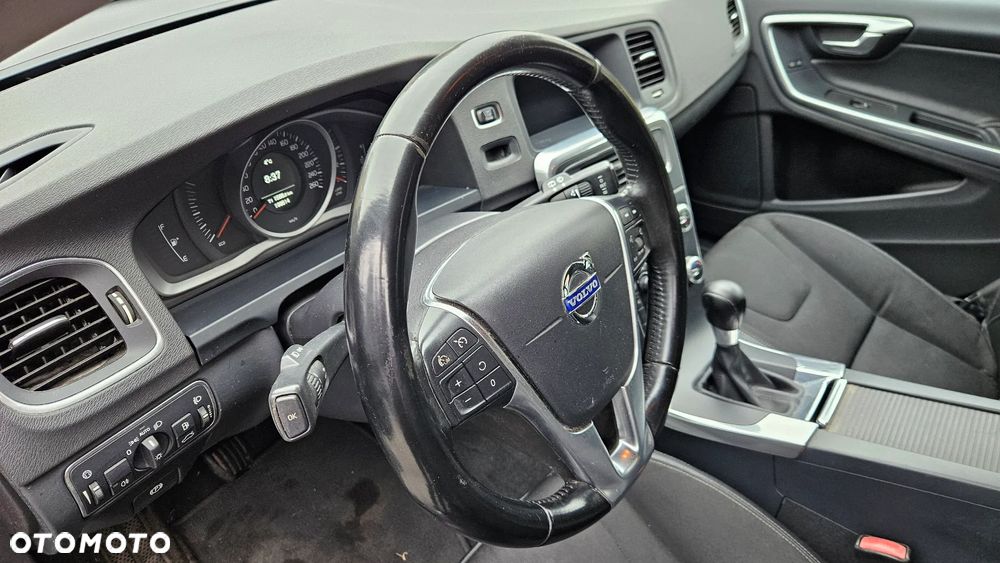 Volvo V60 D2 Momentum - 22