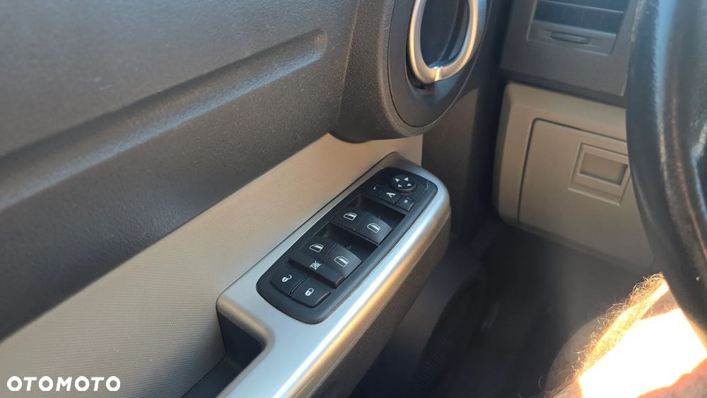 Dodge Nitro 2.8 CRD SE - 28