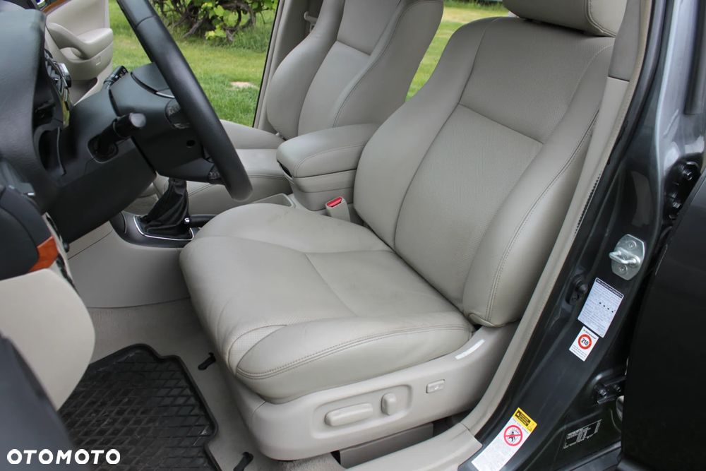 Toyota Avensis 2.2 D-CAT Executive - 24