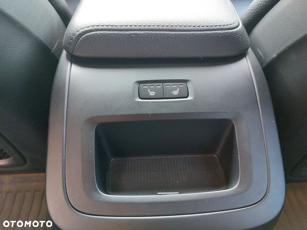 Volvo XC 60 D4 Momentum Pro - 11