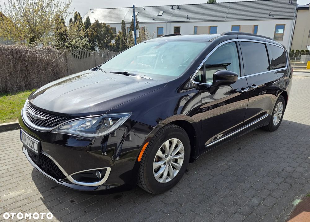 Chrysler Pacifica - 1