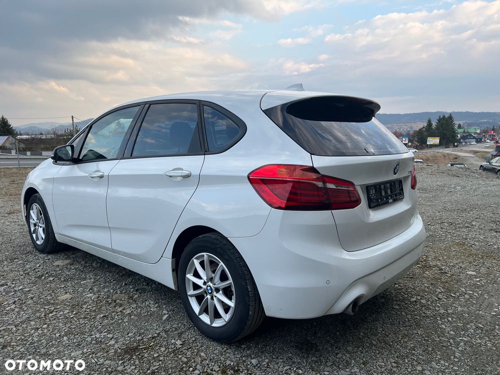BMW Seria 2 216d Sport Line - 12
