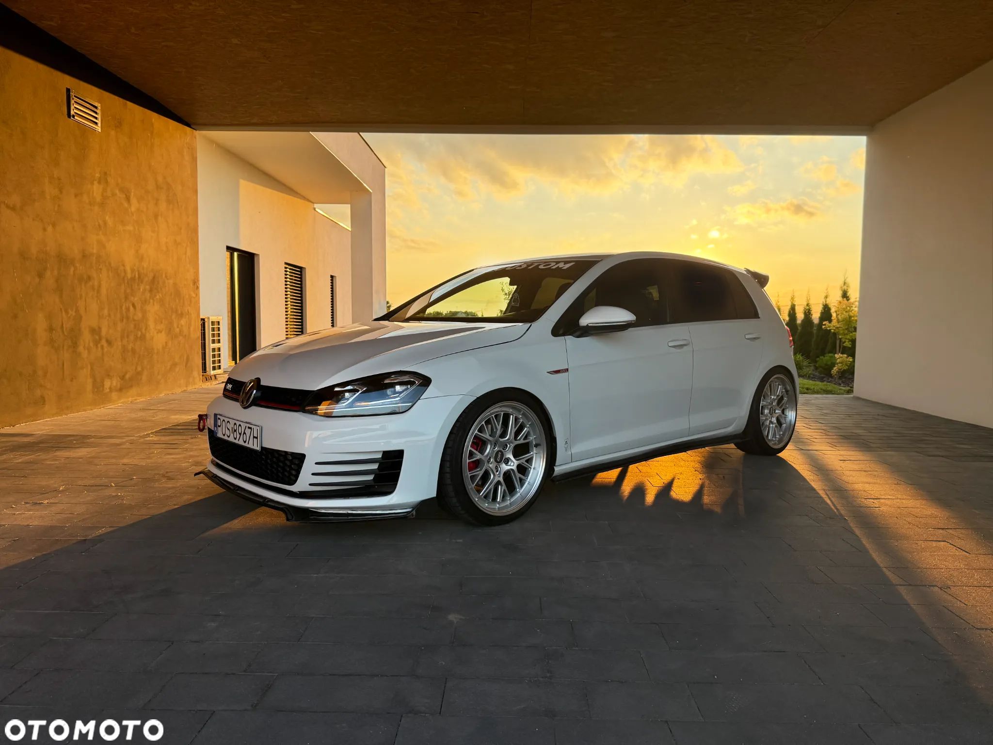 Volkswagen Golf - 1
