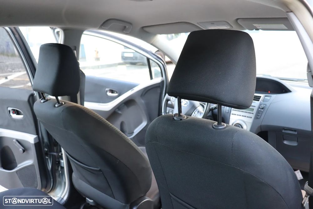 Toyota Yaris 1.3 VVT-i Sol High Pack VSC+TRC - 26